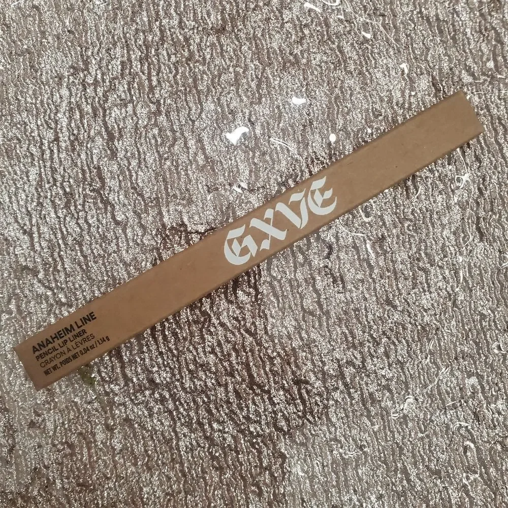GXVE by Gwen Stefani Lip Liner in Mells Ln (Neutral Pinky Beige Nude)